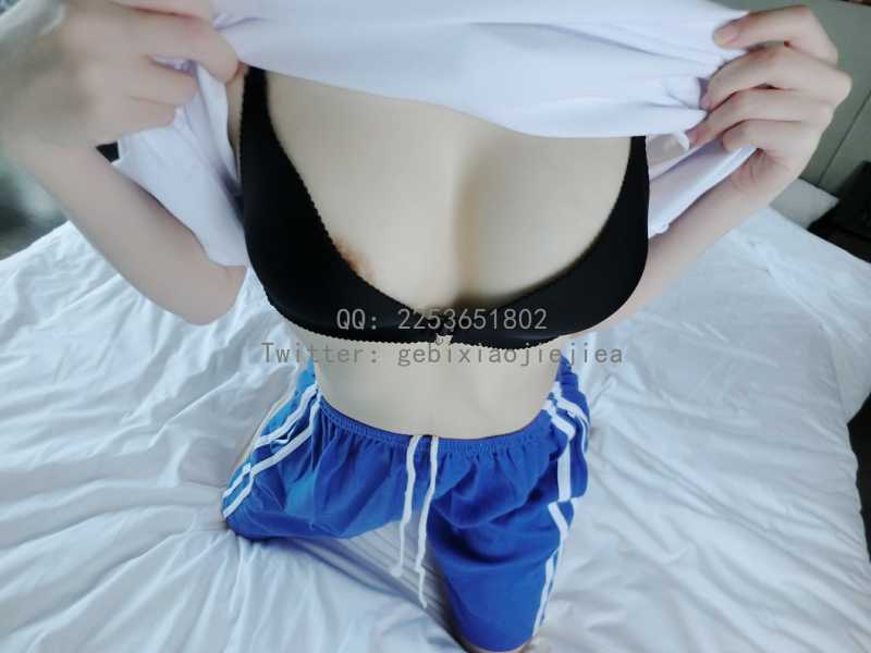 隔壁小姐姐 旅拍约会女同学 [36P+5V/325M]