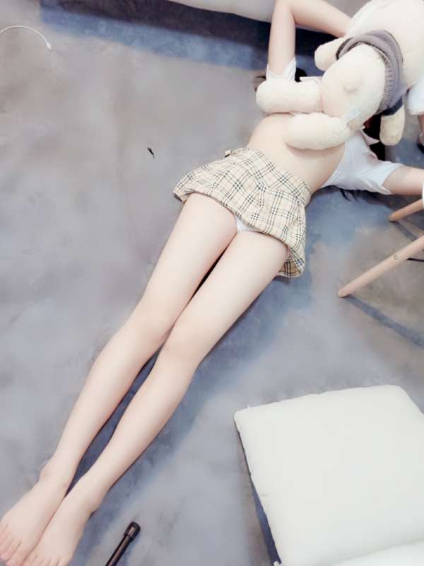 私人玩物 玩物的超短小裙子 [40P+7V/640M]