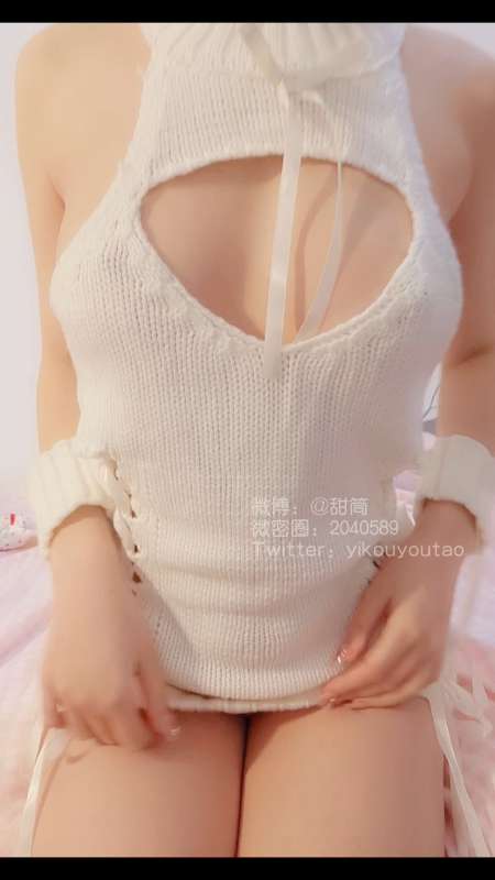 萌白酱 (一口幼桃) 毛衣套 [1V/1.97G]