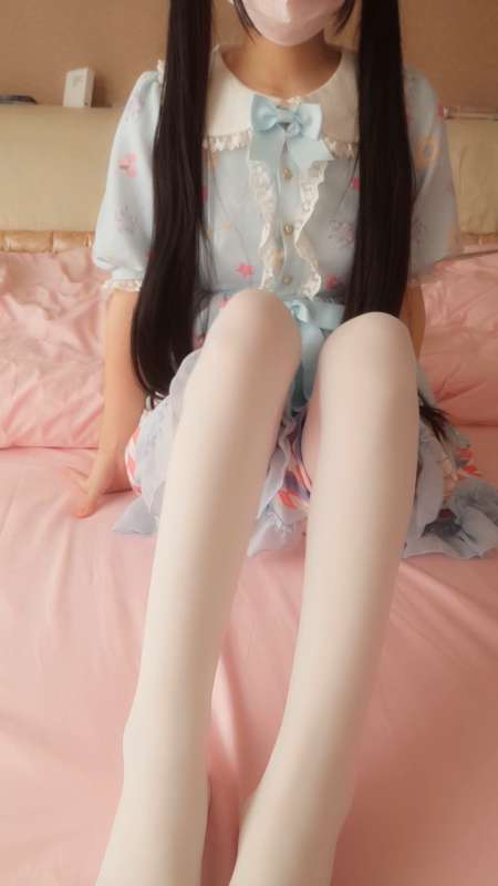 萌白酱 (一口幼桃) 洛丽塔 [1V/809M]