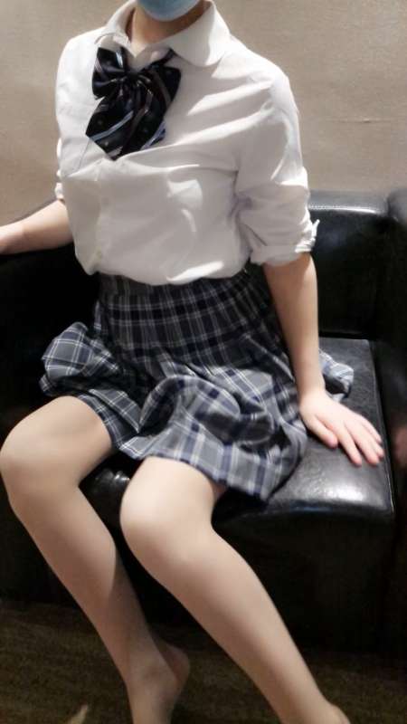 萌白酱 (一口幼桃) 洗手间 [1V/794M]