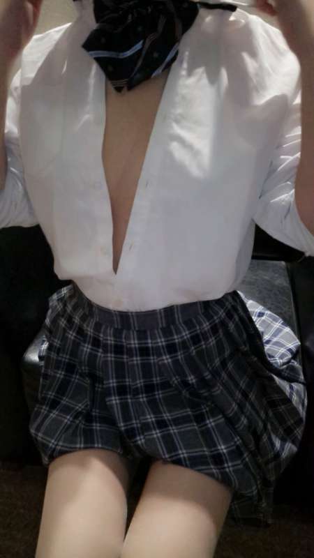 萌白酱 (一口幼桃) 洗手间 [1V/794M]