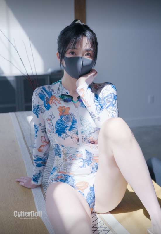 HongKongDoll(玩偶姐姐) 冲浪少女的碎碎念 [11P+4V/1.85G]