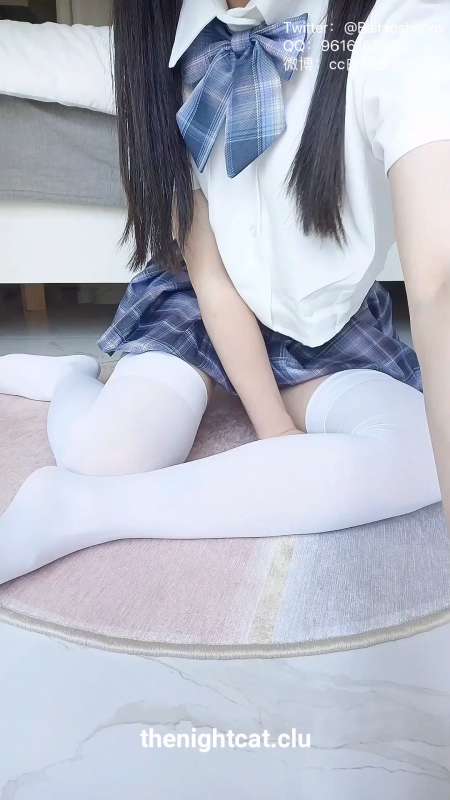 白桃少女(瑶瑶今天又失眠了) 白丝JK+黑丝睡裙 [2V/3.75G]