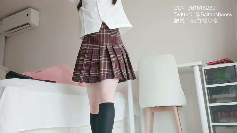 白桃少女(瑶瑶今天又失眠了) JK少女 [1V/2.34G]