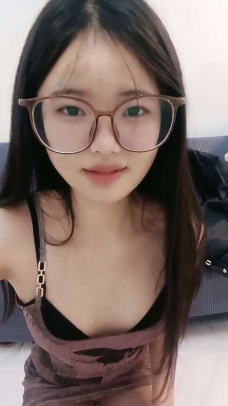 眼镜反差妹子 被遗忘的小猫 [5V/1.91G]