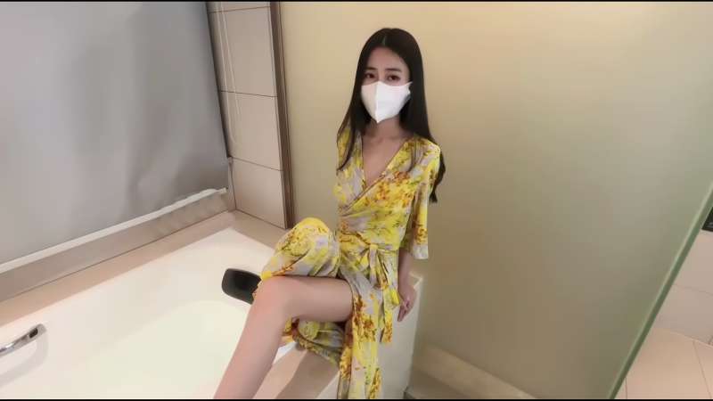 锅锅酱 窈窕身材女神黄色战袍 [1V/2.32G]