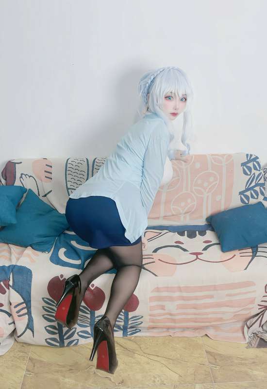 巨胸网红筱田甜雪女未亡人 [145P+18V/316M]