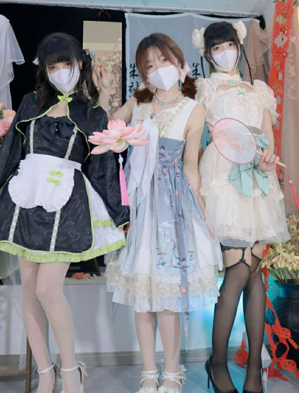 极品网红Miao喵酱小简奶糊2024合体拜年 [95P+1V/1.36G]