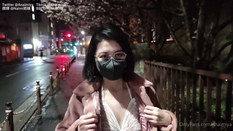 反差网红Naimi奶咪(奶味小咪)房东的玩具樱花下的任务 [1V/733M]