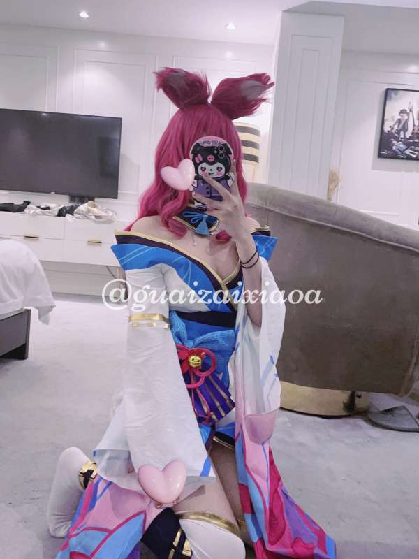 极品可甜可盐女神乖仔小A私拍视图合集 [26P+53V/519M]