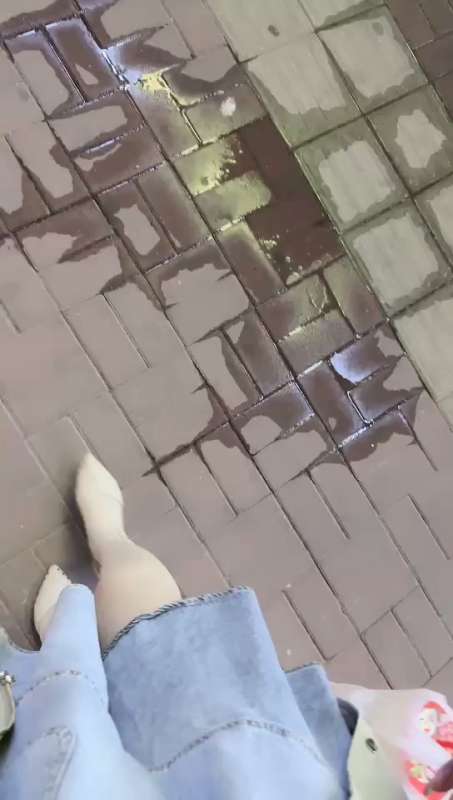 主播两条鱼儿户外丝足美腿 [5V/2.55G]