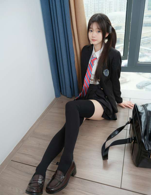 紧急企划小恩定制户外黑丝 [96P+1V/2.65G]