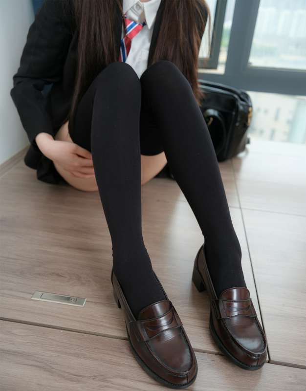 紧急企划小恩定制户外黑丝 [96P+1V/2.65G]