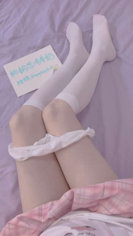 推特小姐姐桐桐想喝牛奶粉色JK [34P+12V/118M]