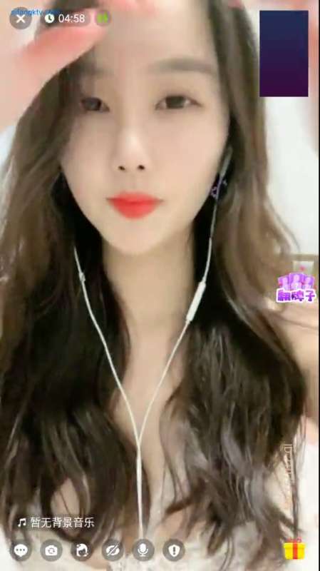 高颜值美女桃子一对一 [2V/278M]