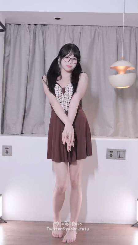 极品网红黏黏团子兔(咬一口兔娘)九月新作与里程碑奖励合集 [47V/1.77G]