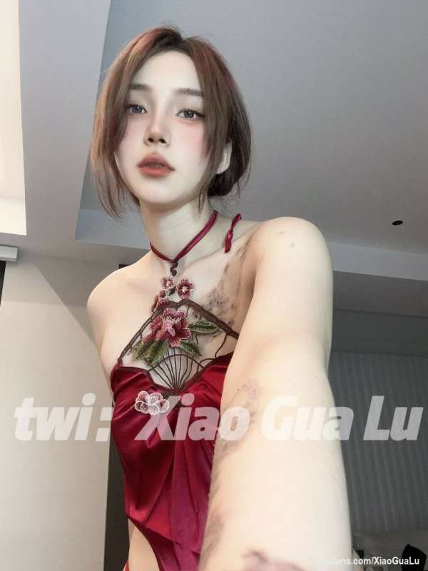 白虎网红xiaogualu(小瓜陆)视图新作与olive_emmm窗台演出 [18P+16V/607M]