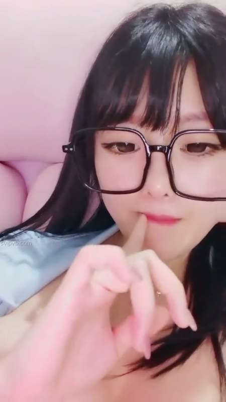 粉嫩多汁双马尾主播软软小湿妹尺度秀 [4V/1.88G]