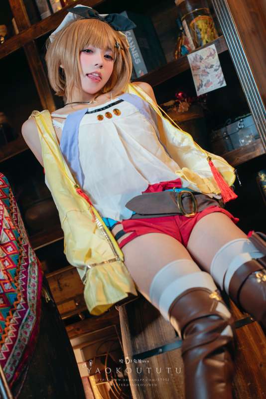 极品网红黏黏团子兔(咬一口兔娘)视图新作三套合集 [167P+3V/2.85G]