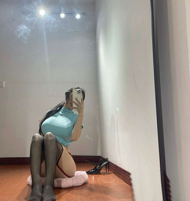 巨胸肥臀健身达人初初(纯情小初)微密圈与尺度私拍视图合集 [380P+105V/1.16G]