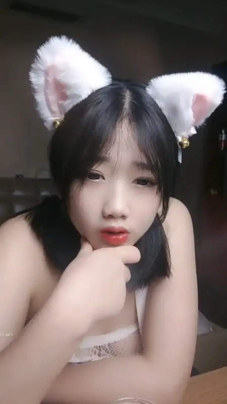 大胸主播小妮同学尺度秀 [2V/2.31G]