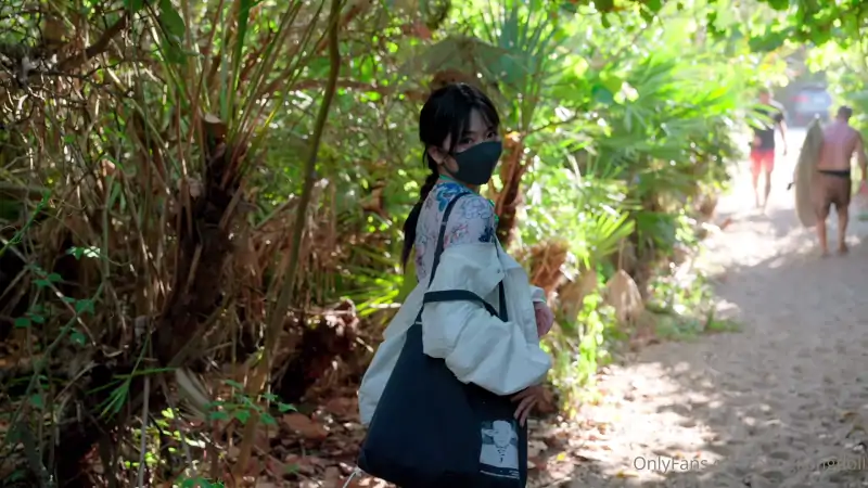 女神玩偶姐姐HongKongDoll六月新作冲浪少女的碎碎念 [1V/1.04G]