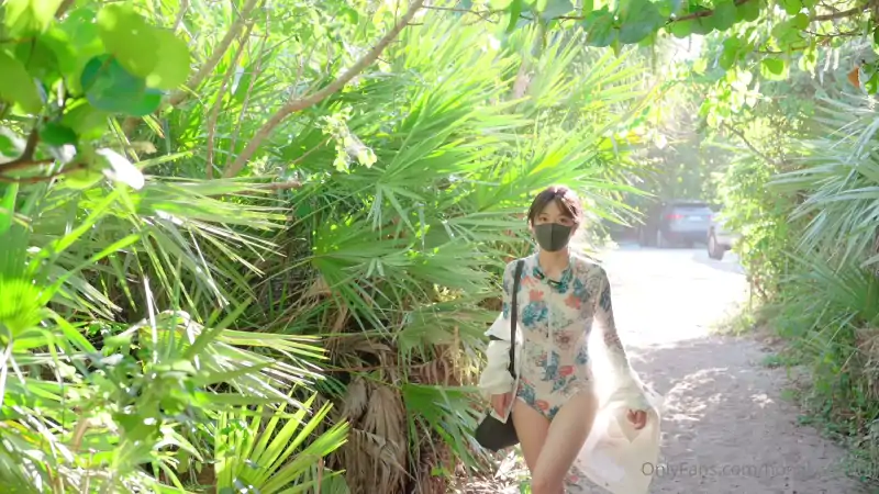 女神玩偶姐姐HongKongDoll六月新作冲浪少女的碎碎念 [1V/1.04G]