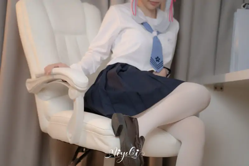 铃木美咲 – 原神神里绫华JK篇 [28P+1V/673M]