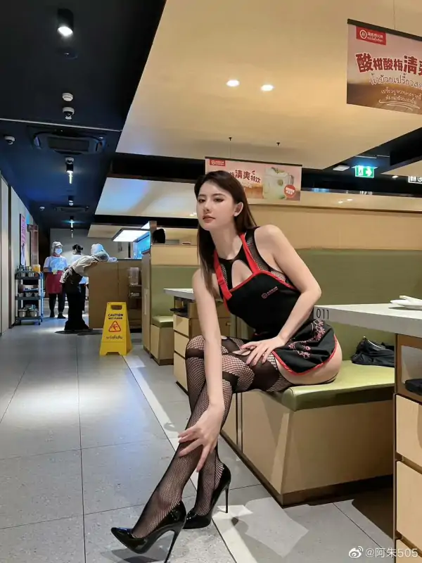 人气模特阿朱泰国旅拍视图新作合集 [210P+6V/2.11G]