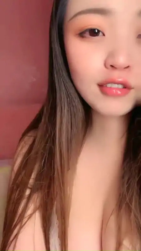 大胸气质女神糖三岁尺度直播 [5V/2.17G]