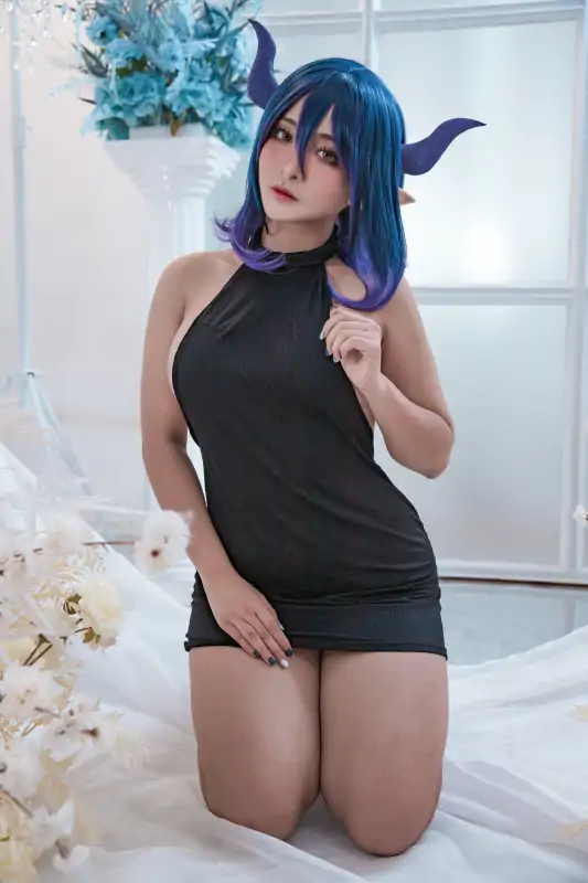 洛璃 LoLiSAMA 52套写真合集下载 [34.6G]