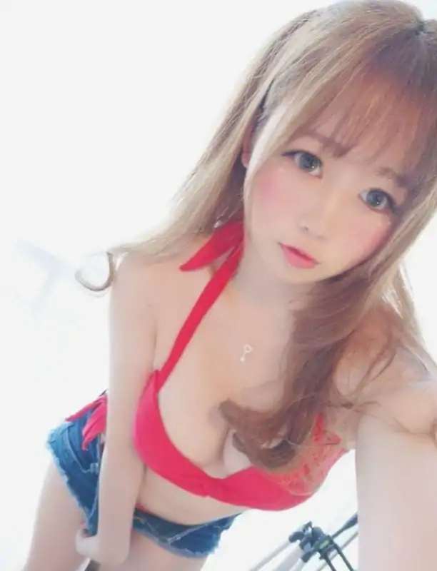 是依酱吖(依依超级懒) 75套写真合集下载 [14.5G]