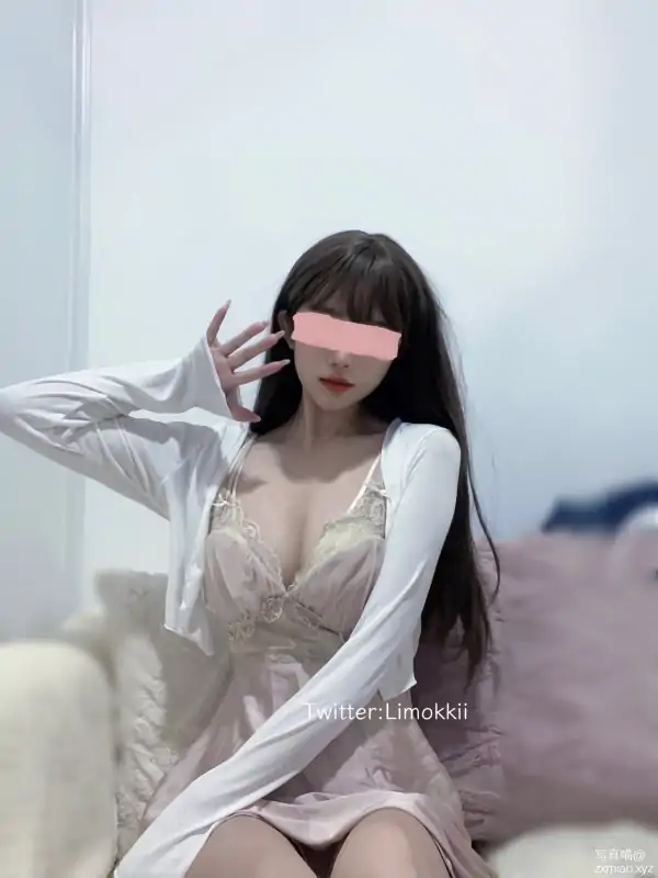 宅男女神小粥定制私拍合集 [13P+9V/583M]