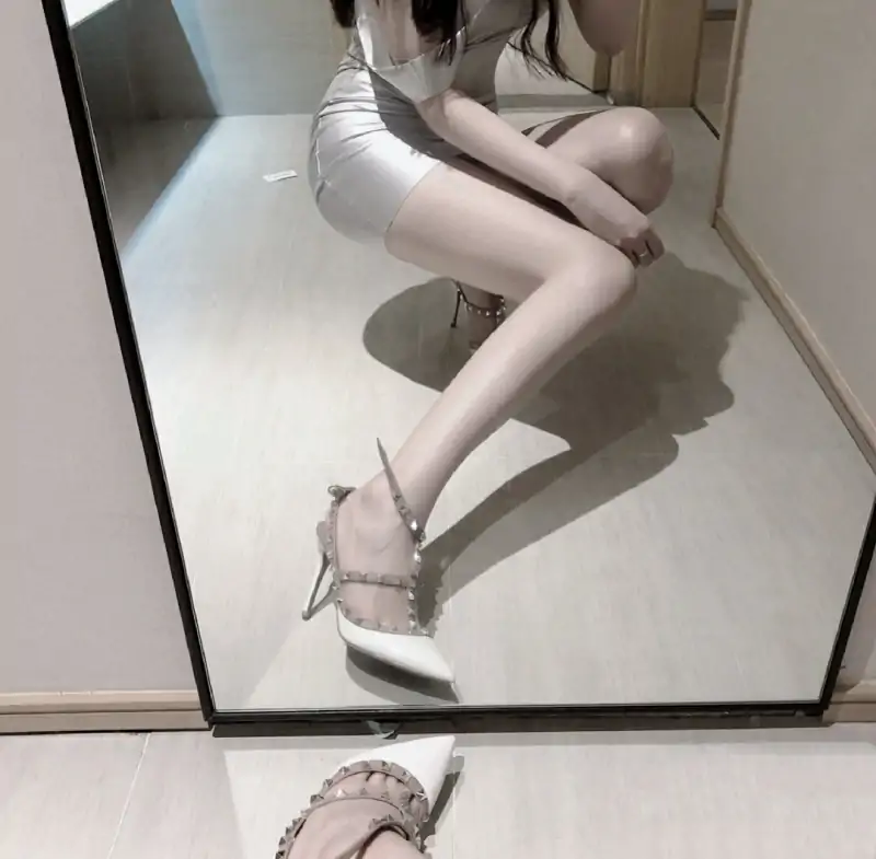 美胸网红荔枝(薇薇安vivian)尺度私拍视图合集 [12P+22V/1.61G]