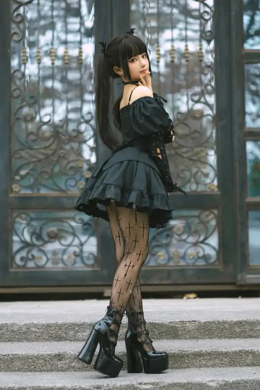 高质量coser蠢沫沫近期新作三套合集 [132P/1.04G]