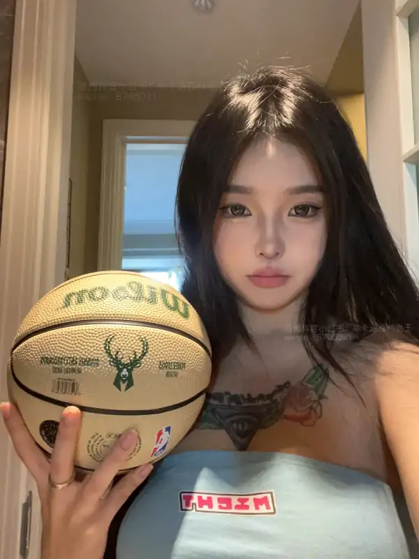 百万粉网红奶宝妹纸脸红Dearie卡通百科老王陈佩奇新作合集 [259P+12V/1.17G]