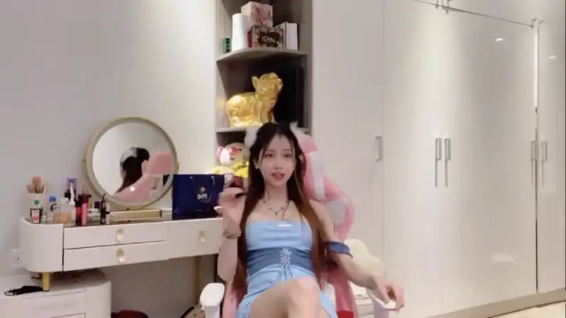 清纯高颜值女神anna102尺度秀 [3V/2.34G]