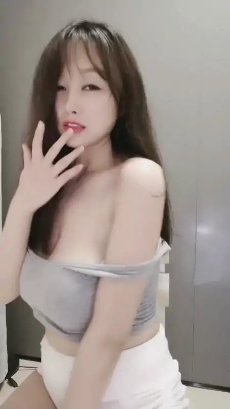 巨胸主播舞6柒(e杯舞姬) 胸摇热舞合集 [4V/2.62G]