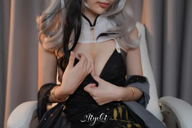 铃木美咲 – 明日方舟食铁兽与甘雨 [33P+2V/1.75G]