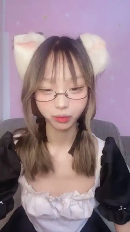 二次元少女蜡笔小新阿尺度秀 [8V/2.2G]