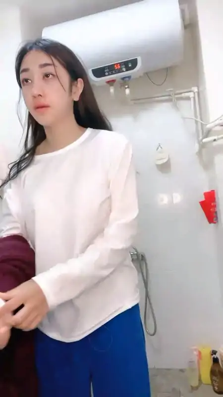 清纯系逗逼舞娘啦火poi尺度秀 [4V/2.43G]