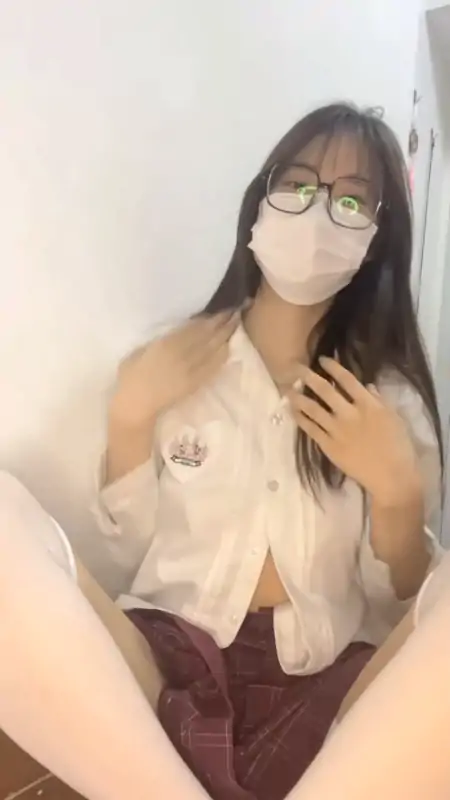 丝足系网红不太皮尺度私拍视图合集第二期 [49P+63V/5.21G]