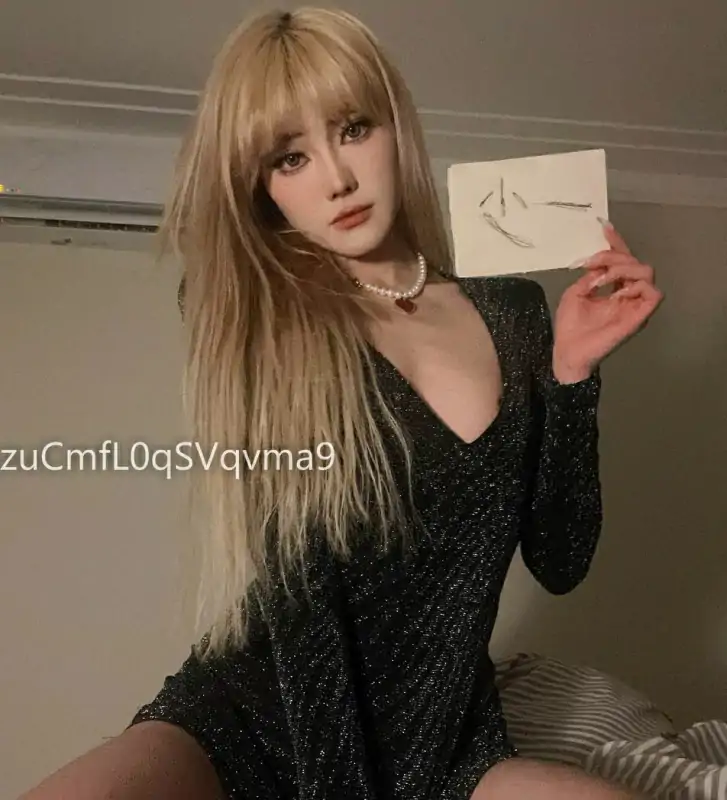 长得像Lisa的D音网红田心三水(绝绝子)舞蹈举牌合集 [100P+2V/241M]