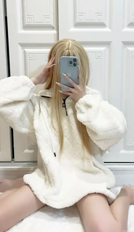 高质量网红点点尺度私拍视图合集 [24P+26V/739M]