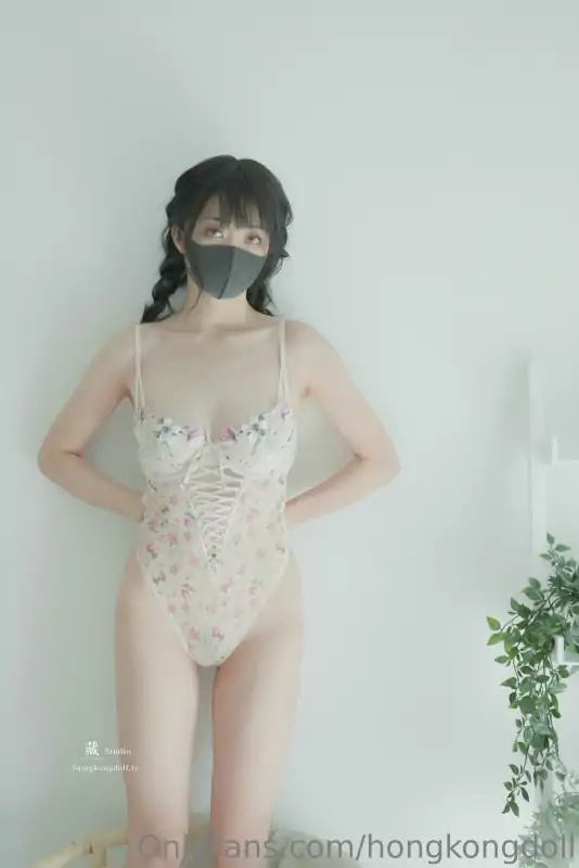 高质量女神玩偶姐姐HongKongDoll她的秘密高清重制版 [32P+32V/2.11G]