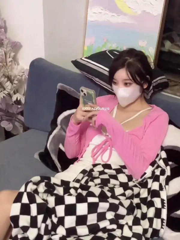 模特网红杨晨晨剧情作品撕袜 [1V/565M]