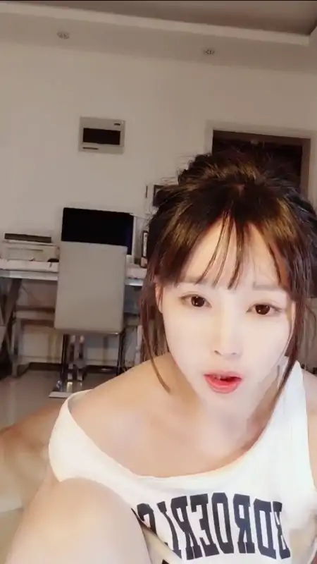 高颜值清纯女主播KIKI(000000)回归秀 [2V/1.59G]