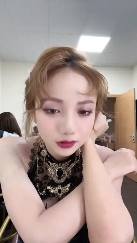 B站主播洛丽塔大哥直播走光 [1V/365M]