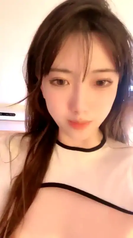 清纯系主播爱丽丝尺度秀 [8V/2.28G]